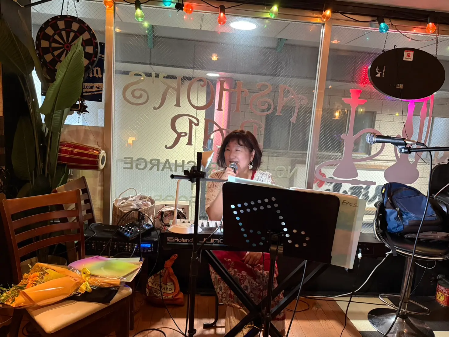 ライブで演奏する様子